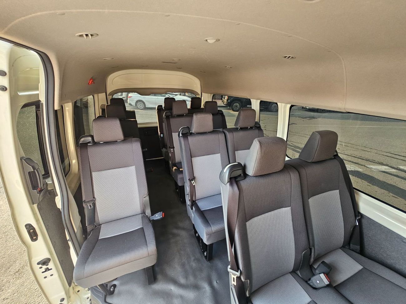 Toyota Hiace Commuter Highroof-3.5L-LHD-2WD-Side Glass-13 Seats- 4 Doors-Petrol-Automatic