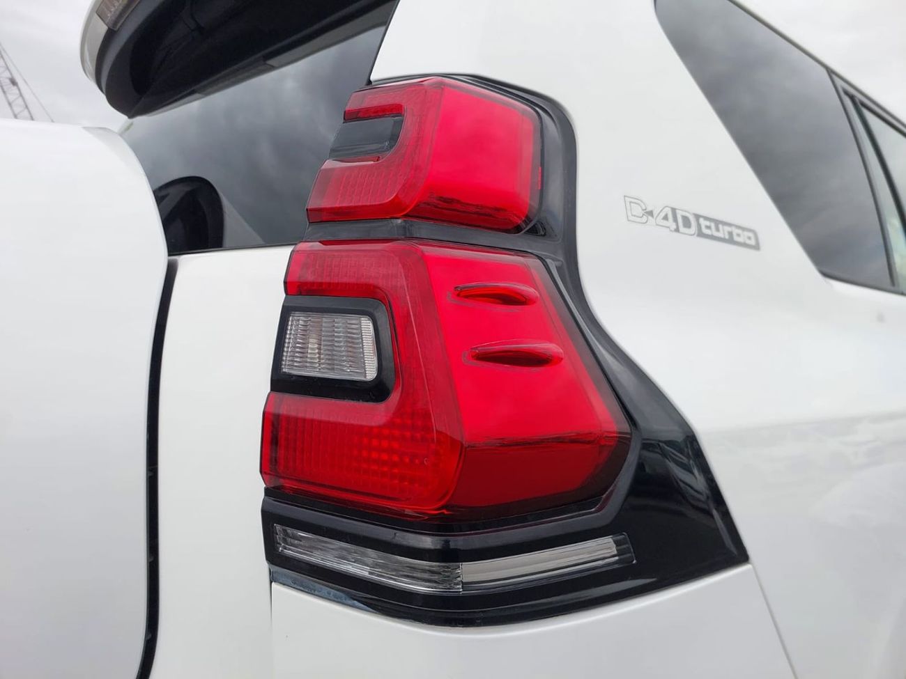 Toyota Land Cruiser TOYOTA LAND CRUISER PRADO SUV RHD 2016 MODEL 2.8 L DIESEL AUTOMATIC(PM18328)