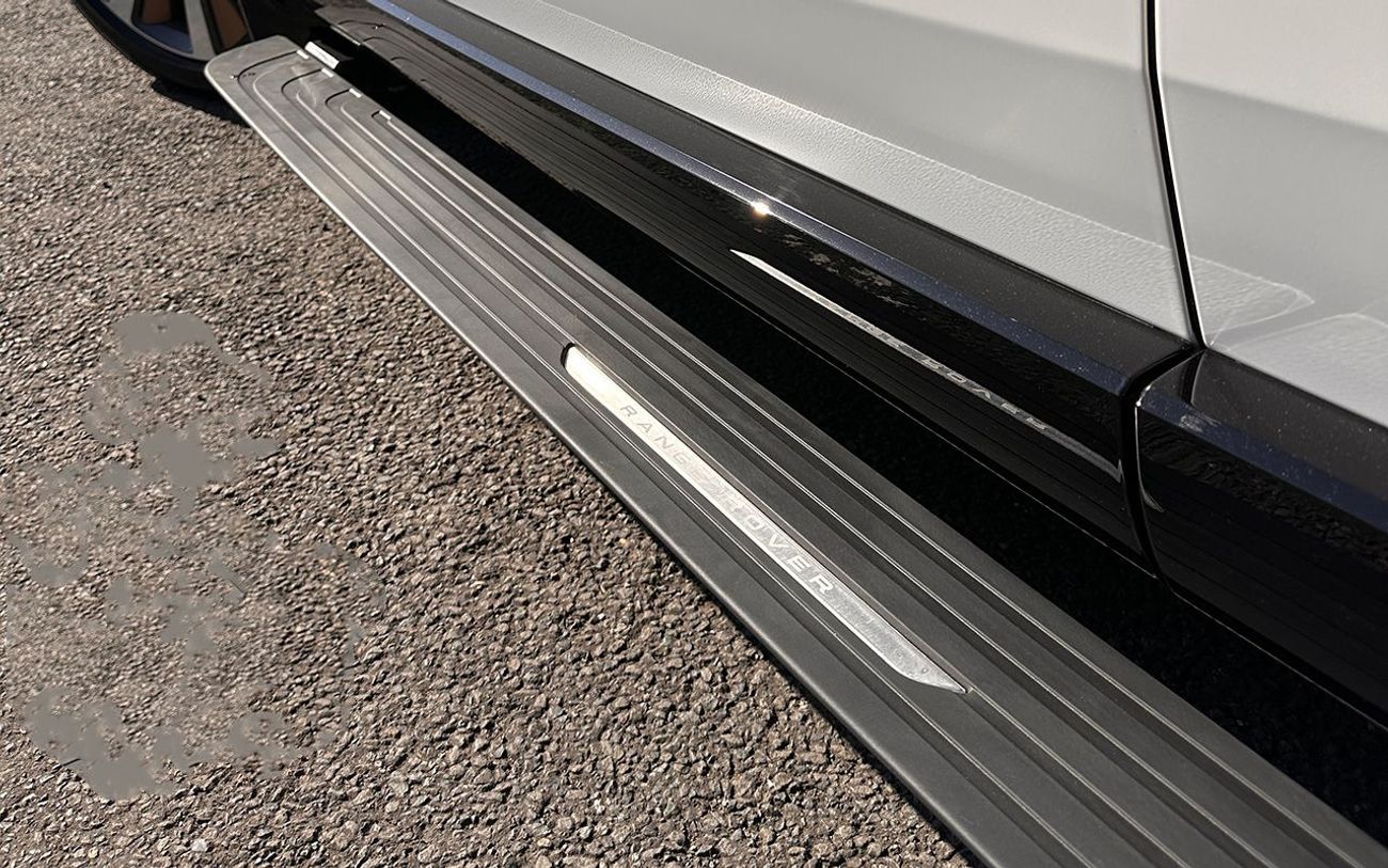 لاند روفر رينج روفر SV 4.4L P615 V8 Right Hand Drive