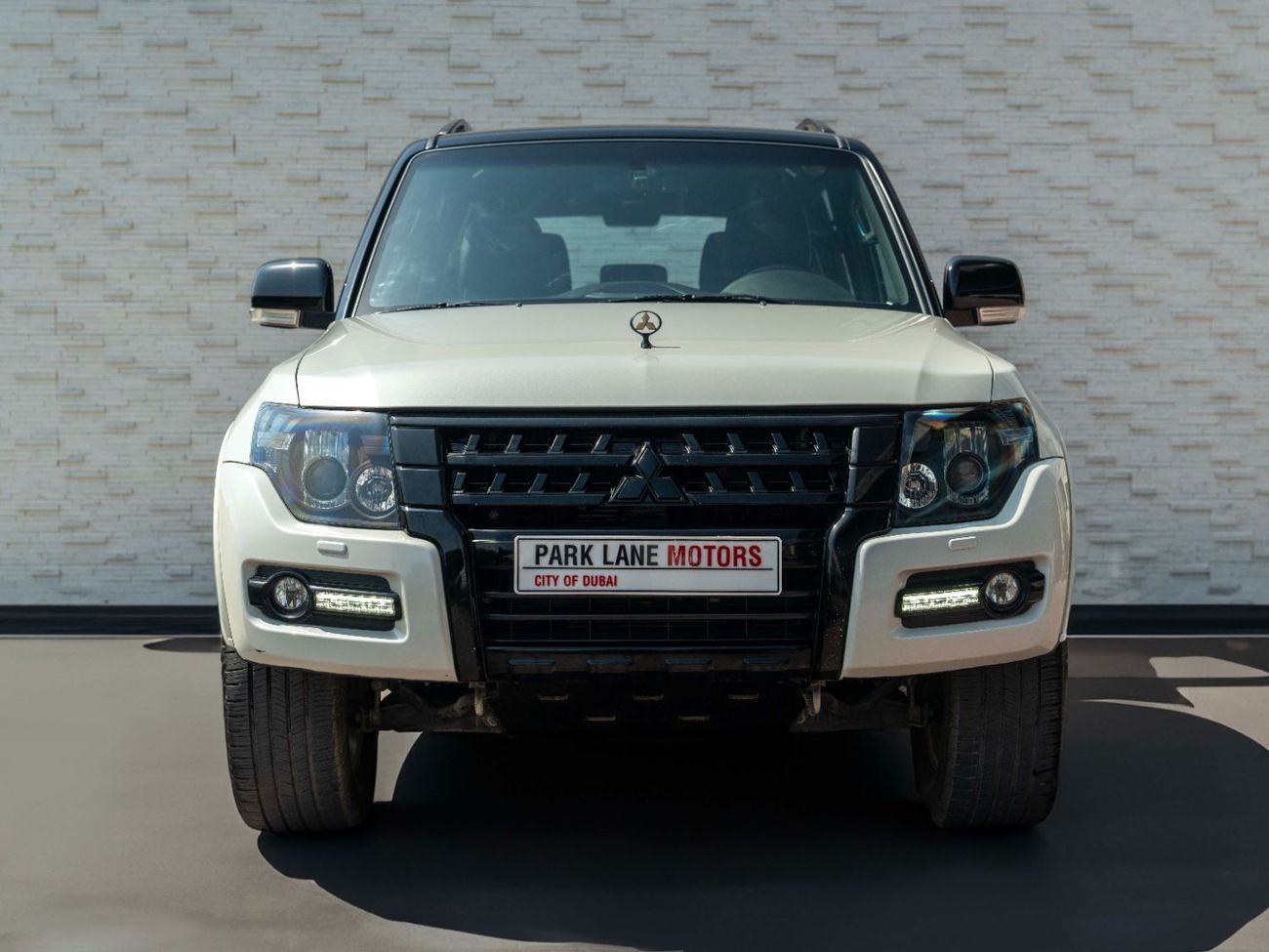 ميتسوبيشي باجيرو AED 1,730 PM • PAJERO 3.8 SIGNATURE EDITION • ONLY 25,000 KM • GCC SPECS • PRISTINE CONDITION