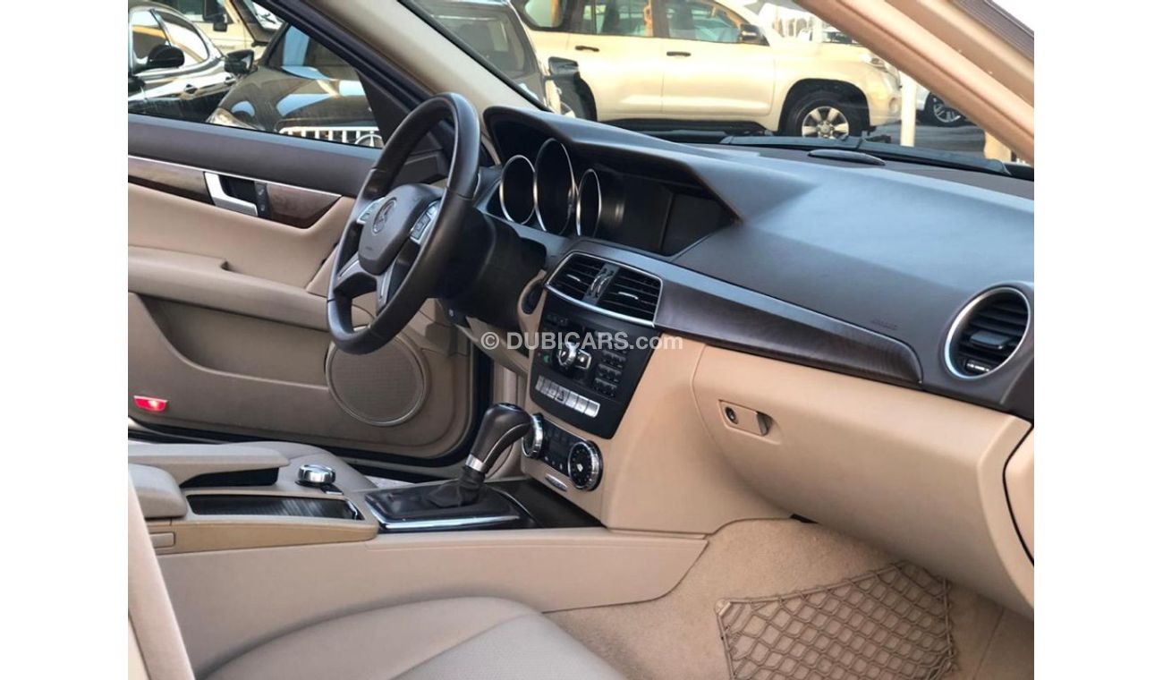Mercedes-Benz C 200 Mercedes Benz C200 model 2012  GCC car prefect condition full option low mileage sun roof leather s