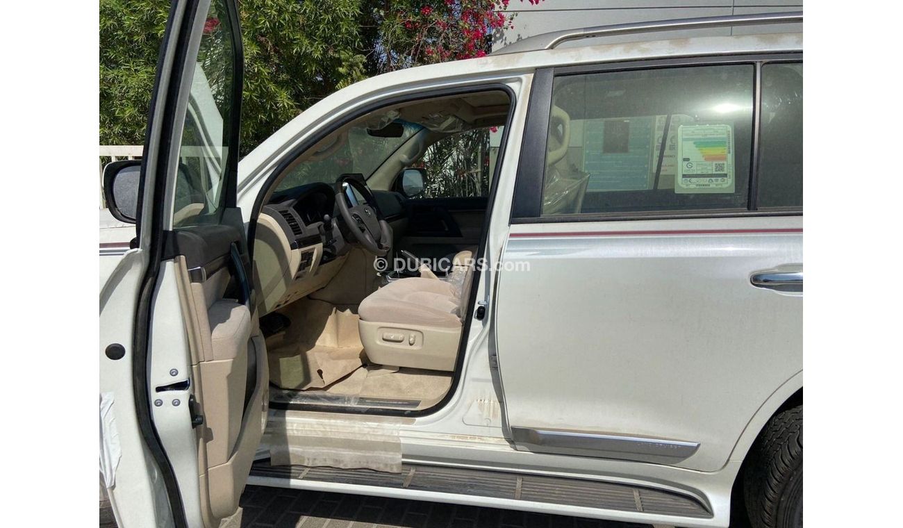 تويوتا لاند كروزر LAND CRUISER 4.6L WINCH 10 AIRBAGS, .SUNROOF. REMOTE ENGINE STARTER. REAR DVD FOR EXPORT ONLY
