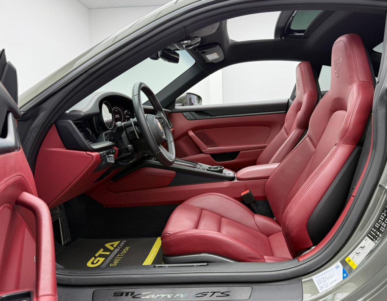 بورش 911 2022 Porsche 911 Carrera GTS, Warranty, Full Porsche Service History, Very Low Km, Fully Loaded, GCC