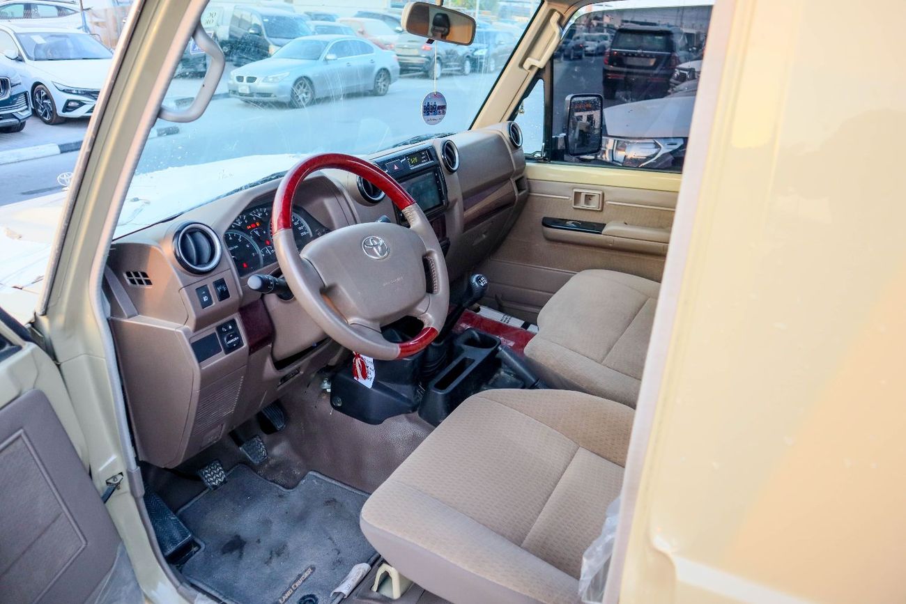 تويوتا لاند كروزر بيك آب Std 4.0L Single Cab Utility 4WD
