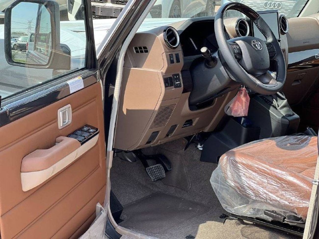 تويوتا لاند كروزر 70 LC76 2.8L TURBO DSL A/T // 2025 // FULL OPTION WITH RADAR , DIFF LOCK , DVD & BACK CAMERA // SPECIAL