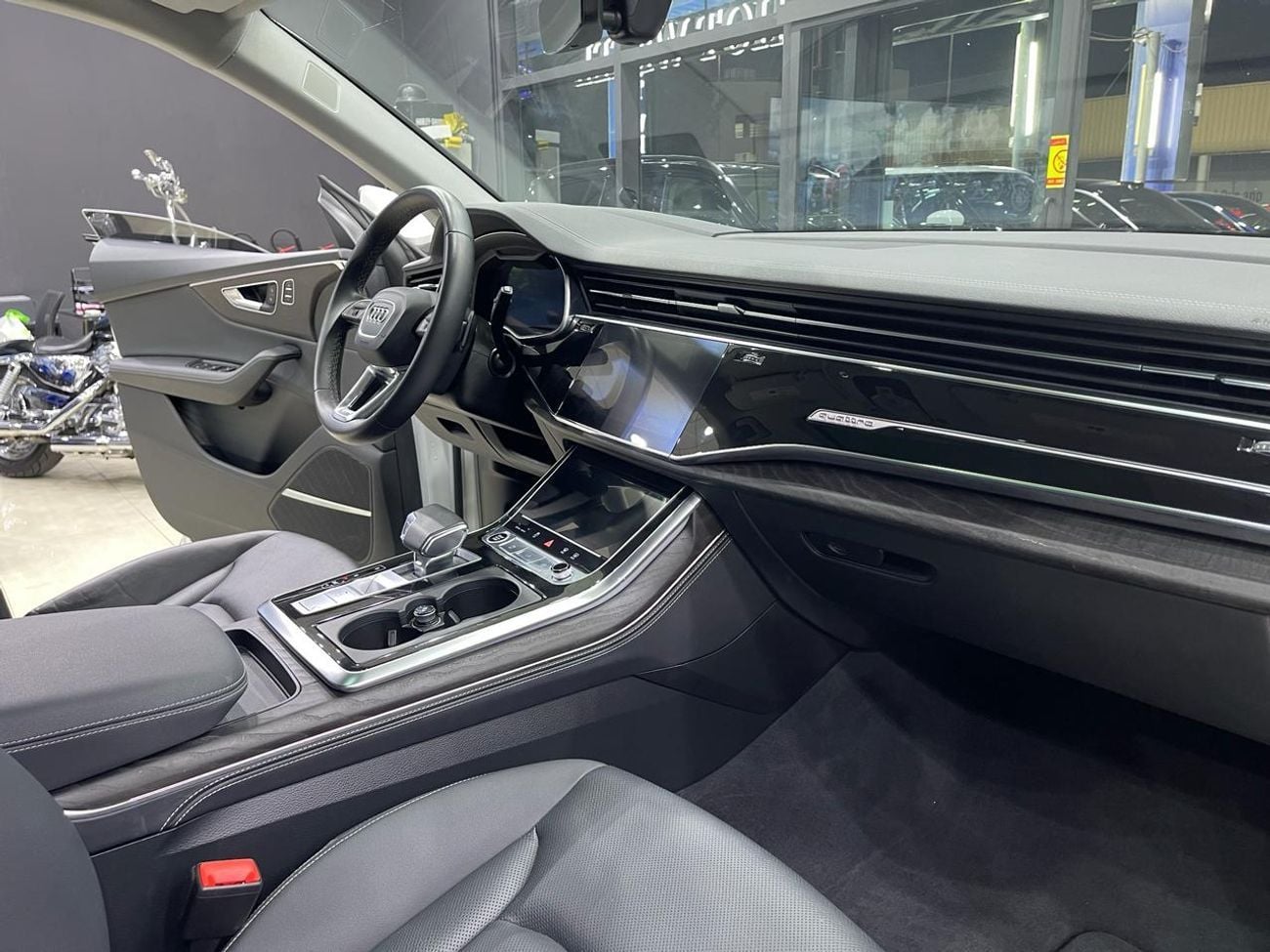 Audi Q8 55 TFSI quattro (340 HP)