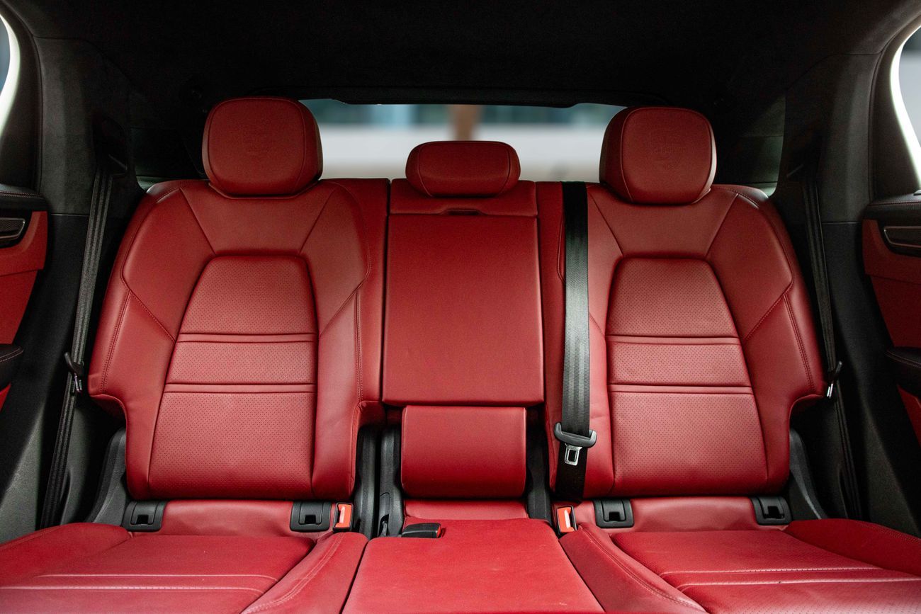 Porsche Cayenne Cayenne Coupe Turbo | 5,778 P.M | 0% Downpayment | TURBO PORSCHE SERVICE HISTORY!