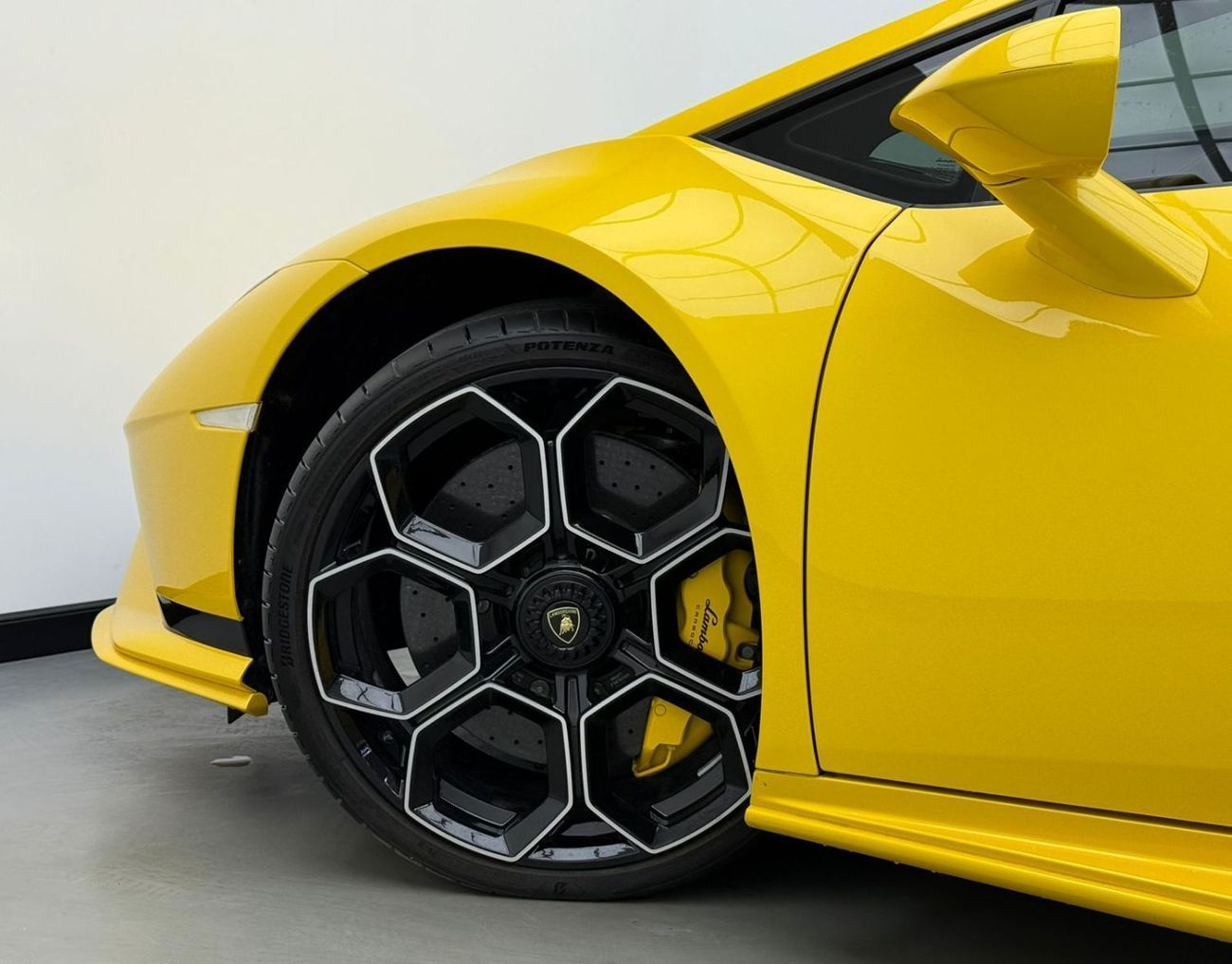 لامبورغيني هوراكان Tecnica 2024 Lamborghini Huracan Tecnica, Lamborghini Warranty + Service Pack, Very Low Km, GCC