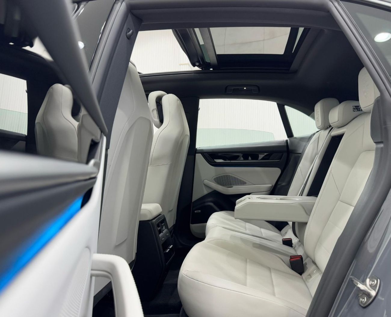 بورش ماكان Base Electric 2025 Porsche Macan EV, Feb 2027 Porsche Warranty, Sport Chrono Package, Full Options,