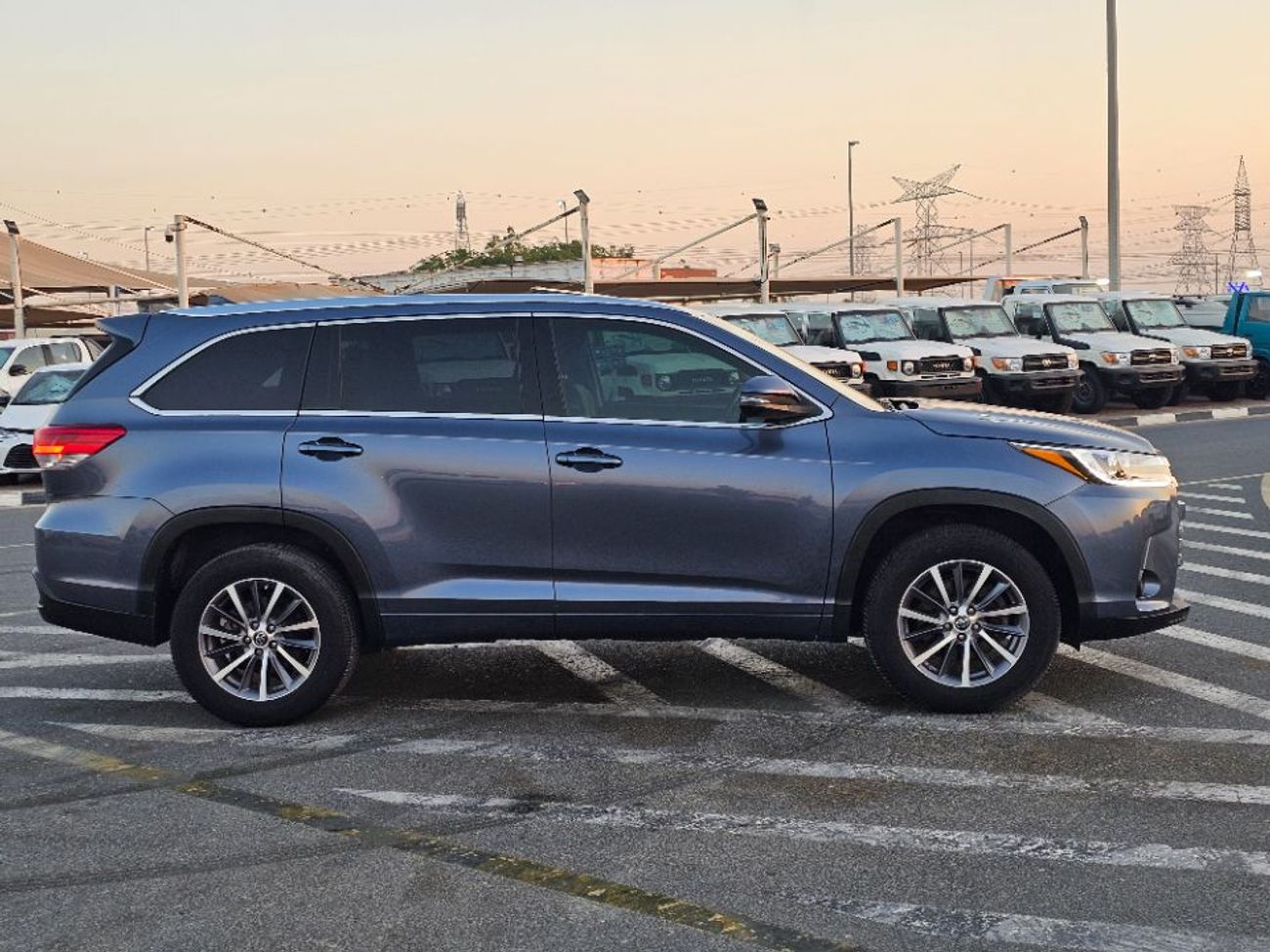 Used Toyota Highlander 2018 model XLE sunroof and original leather