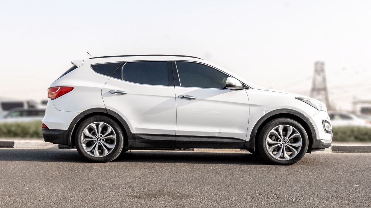Hyundai Santa Fe 2016 Hyundai Santa Fe 3.3L AT Petrol (White)