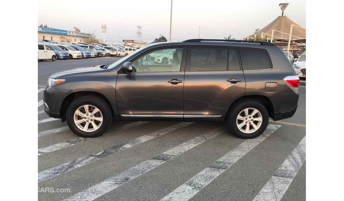 Toyota Highlander 4WD VERY CLEAN FROM INSIDE AND OUTSIDE AND FRESHLY IMPORTED