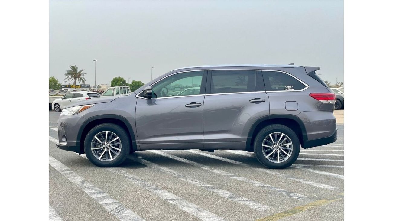تويوتا هايلاندر 2017 Toyota Highlander XLE 3.5L V6 Full Option - 7 Leather Seats - Trunk Auto - 39,000 Mileage
