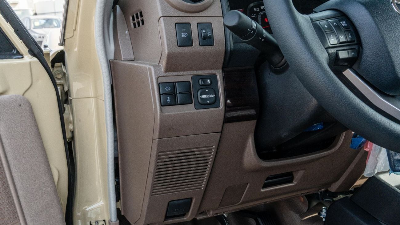 تويوتا لاند كروزر بيك آب LC79 LX 2026 Toyota Land Cruiser LC79 2.8L MT Diesel (Beige-Brown)