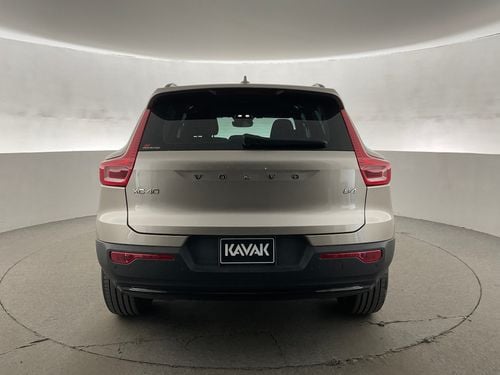 فولفو XC 40 B4 Ultimate | National Day Celebration | شامل الضمان | 0 ﺪﻔﻋﺓ ﺃﻮﻟﻯ