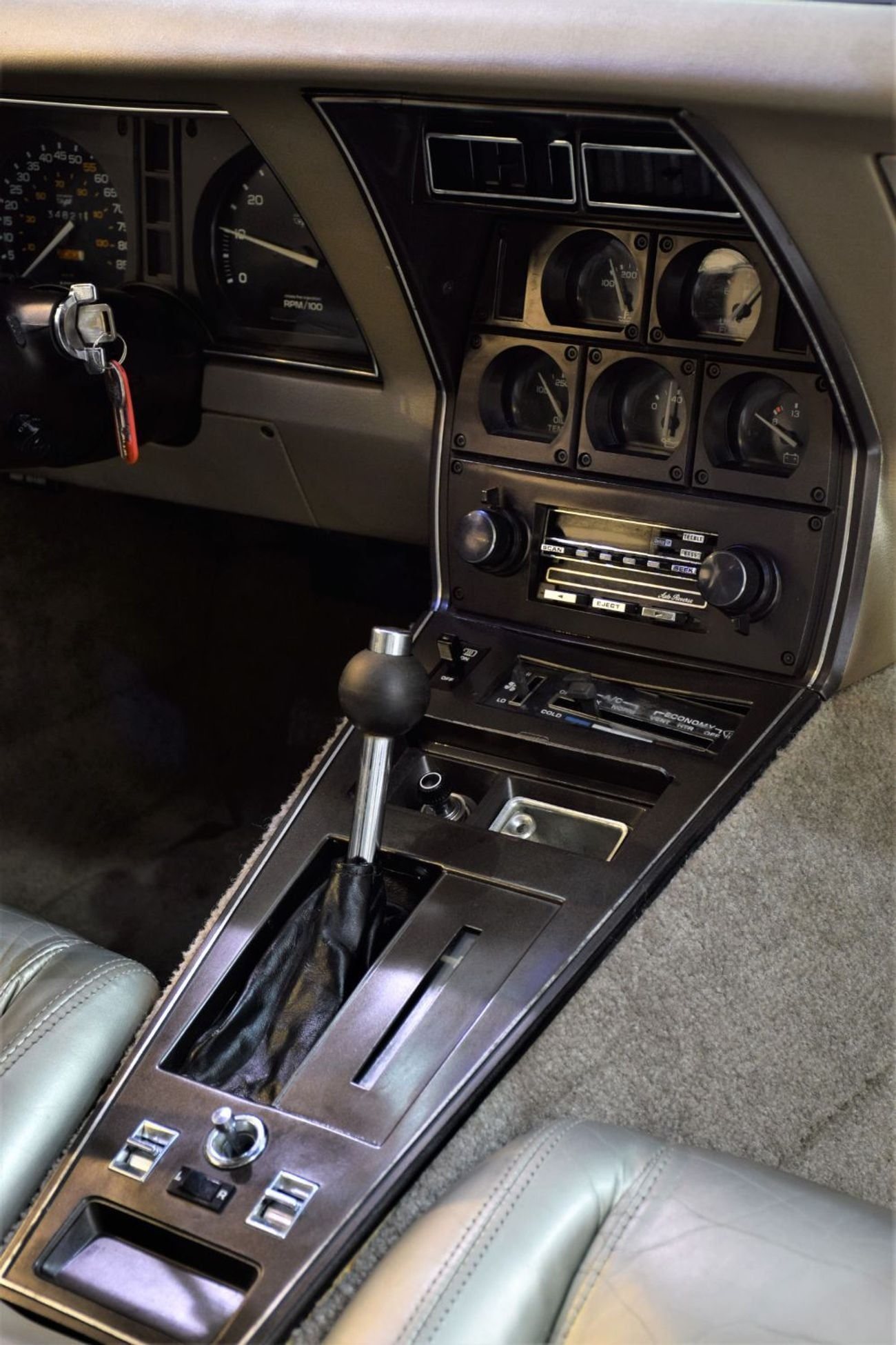Chevrolet Corvette STD Chevrolet Corvette C3 1982 Model! in Copper / Golden Color! American Specs