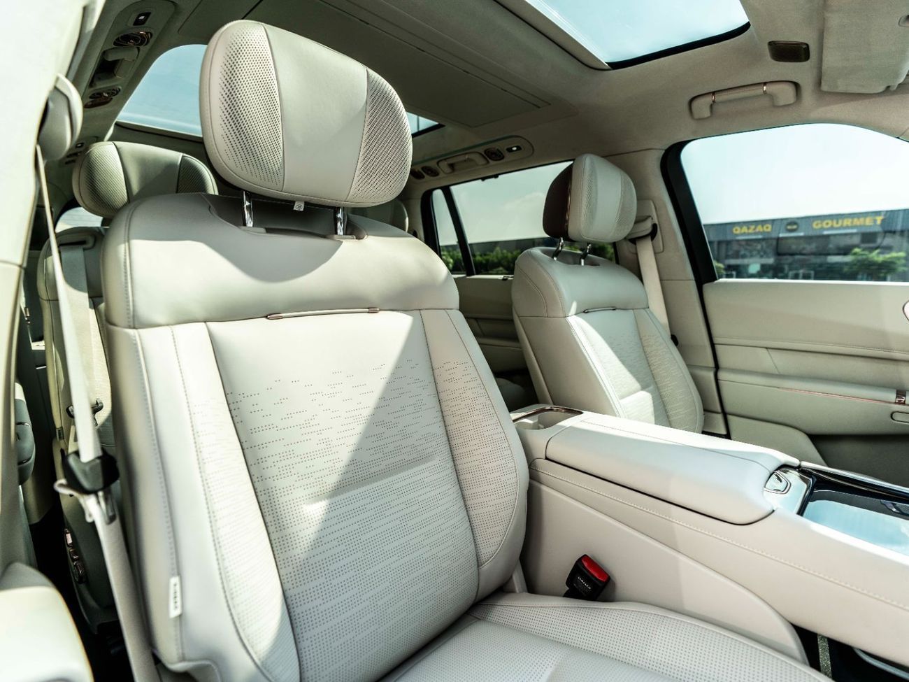 Lynk & Co 900 TRI-MOTOR EDITION