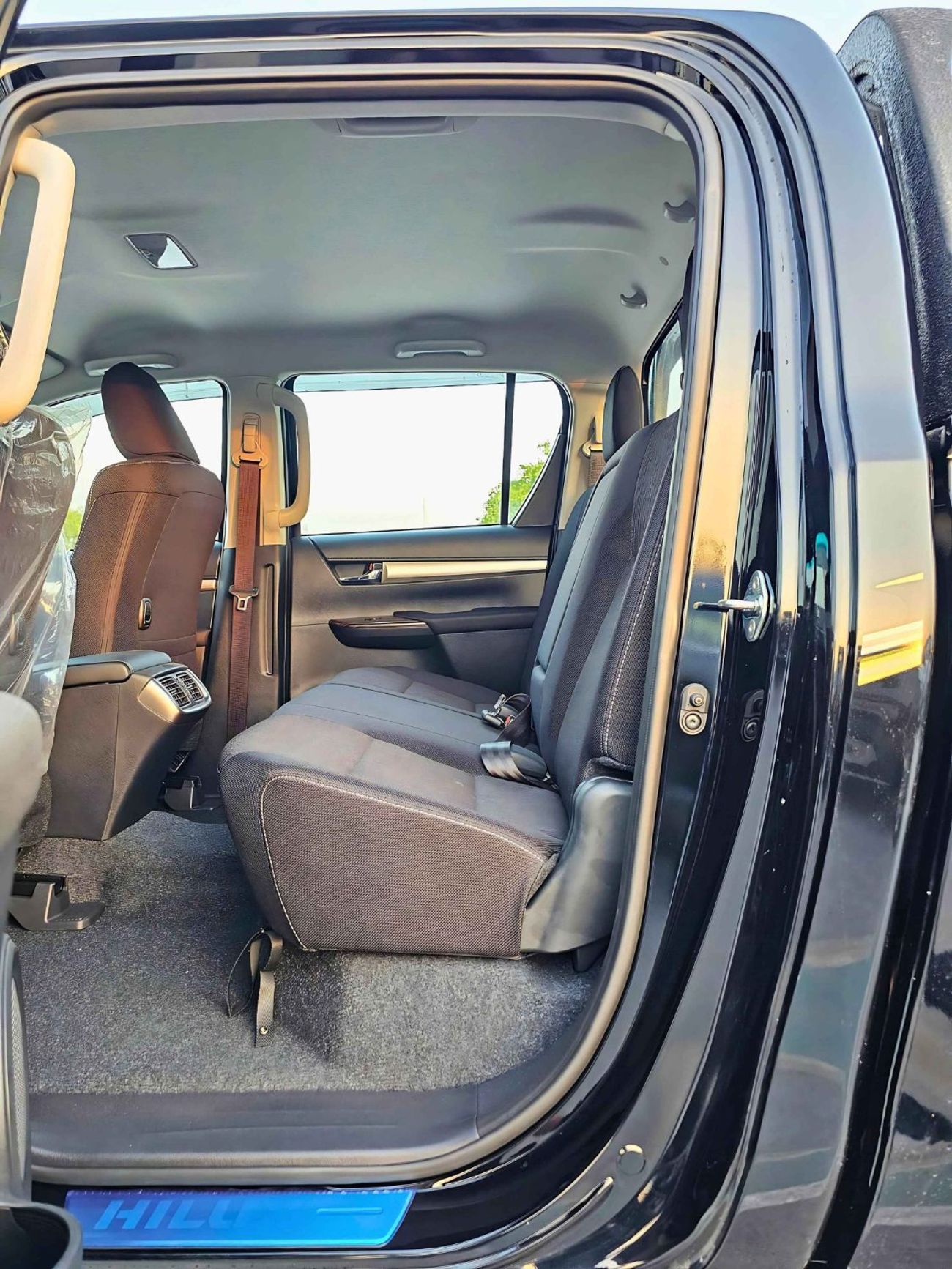 Toyota Hilux SR5 WIDE BODY/2.7L PETROL M/T/HOOD LIFT ASSIST/BLIND SPOT/ 2 COOL BOX/ DIFFLOCK (CODE#HPMADW)