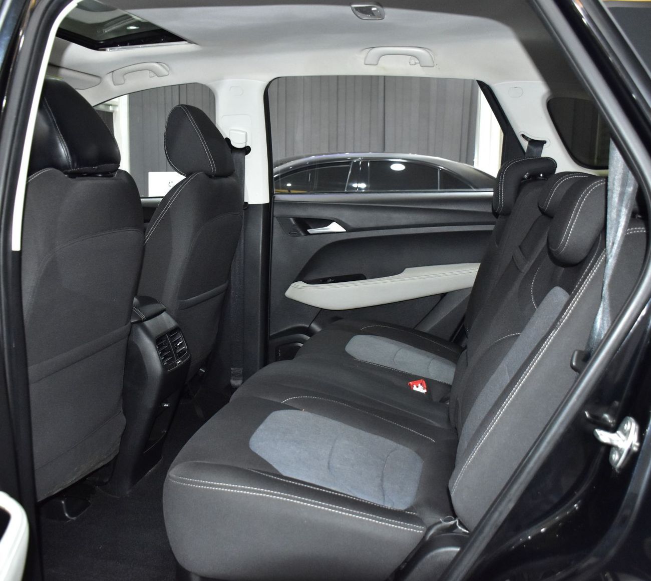 Chevrolet Captiva  EXCELLENT DEAL for our Chevrolet Captiva ( 2023 Model ) in Black Color GCC Specs