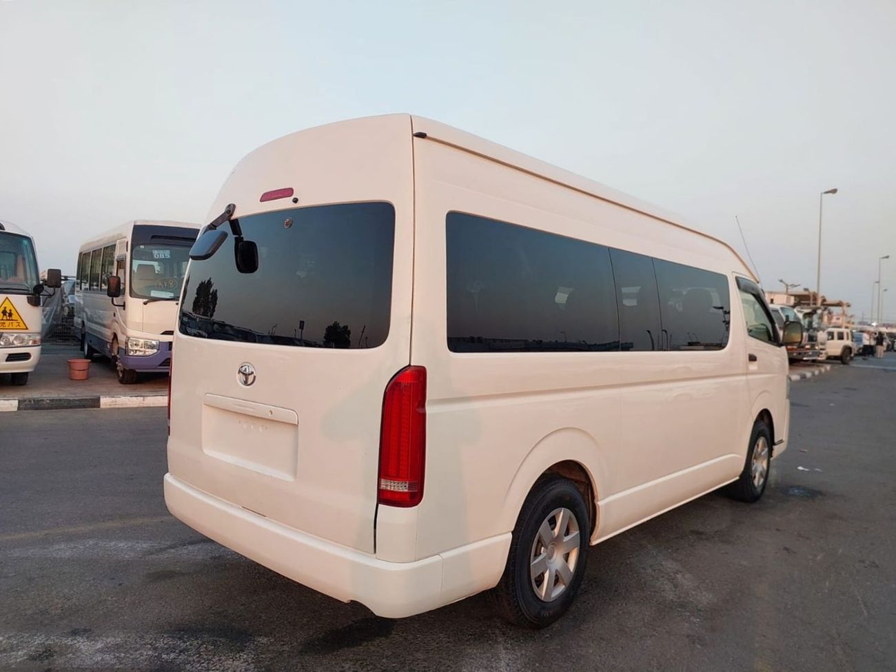 Toyota Hiace TOYOTA HIACE COMMUTER VAN RHD 2015 MODEL 3.0 L DIESEL AUTOMATIC(PM26406)