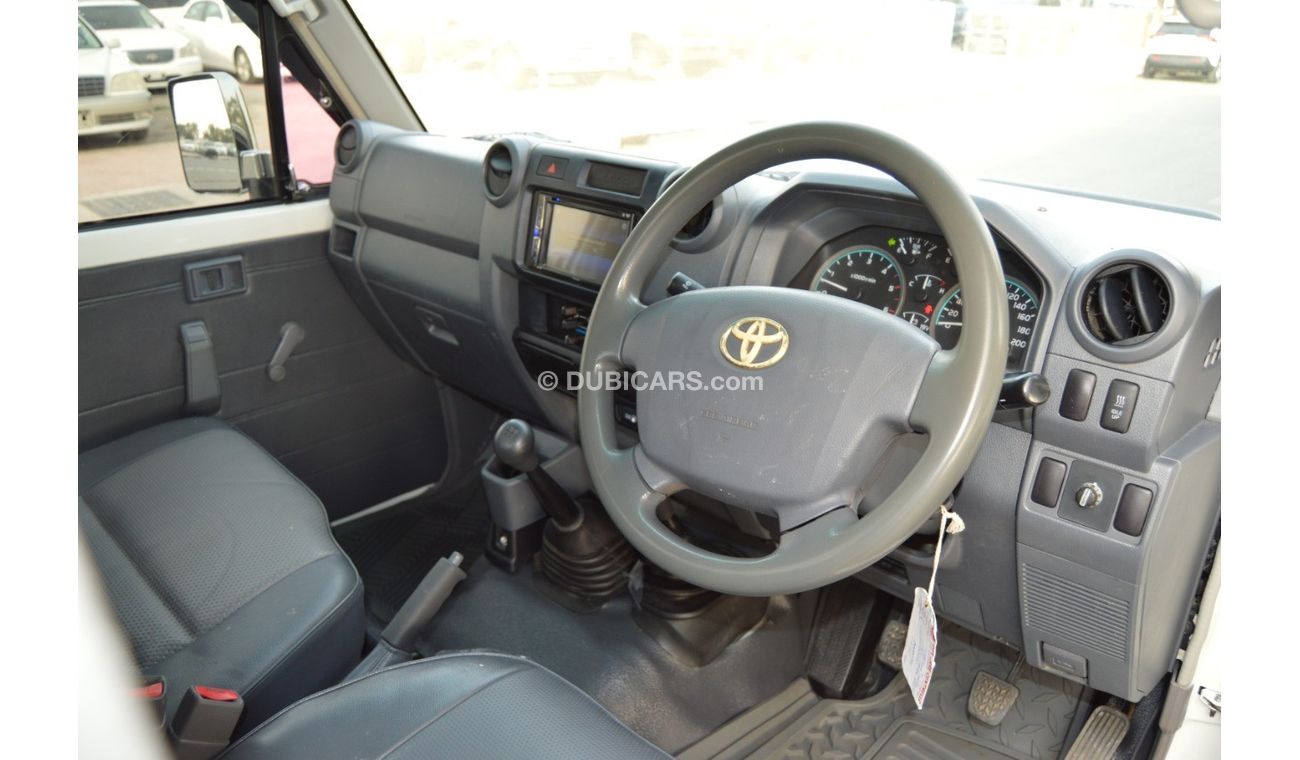 Toyota Land Cruiser Pick Up 1vD engine v8 Diesel Clean car