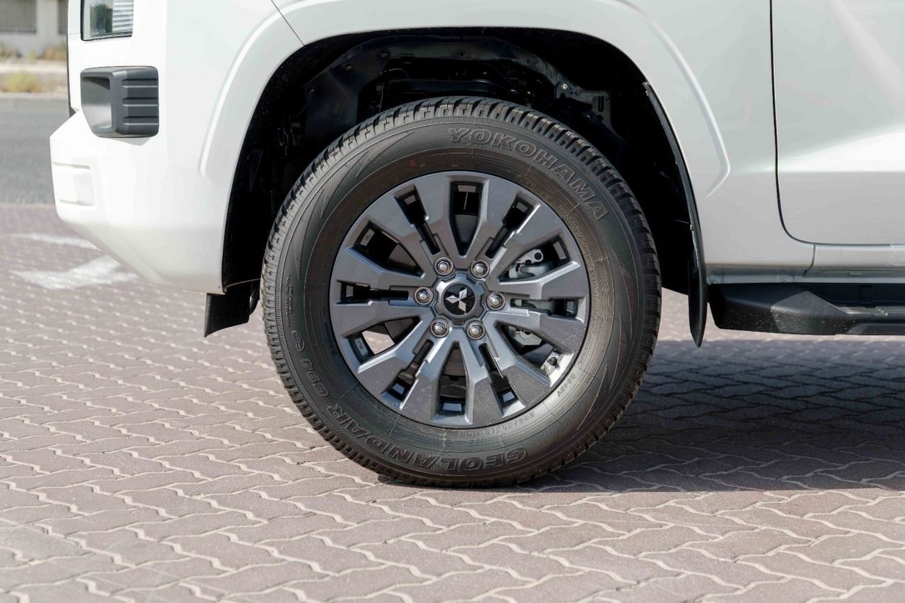 ميتسوبيشي L200 2025 Mitsubishi L200 GLS 2.4L - Manual - White Inside Black | Export Only