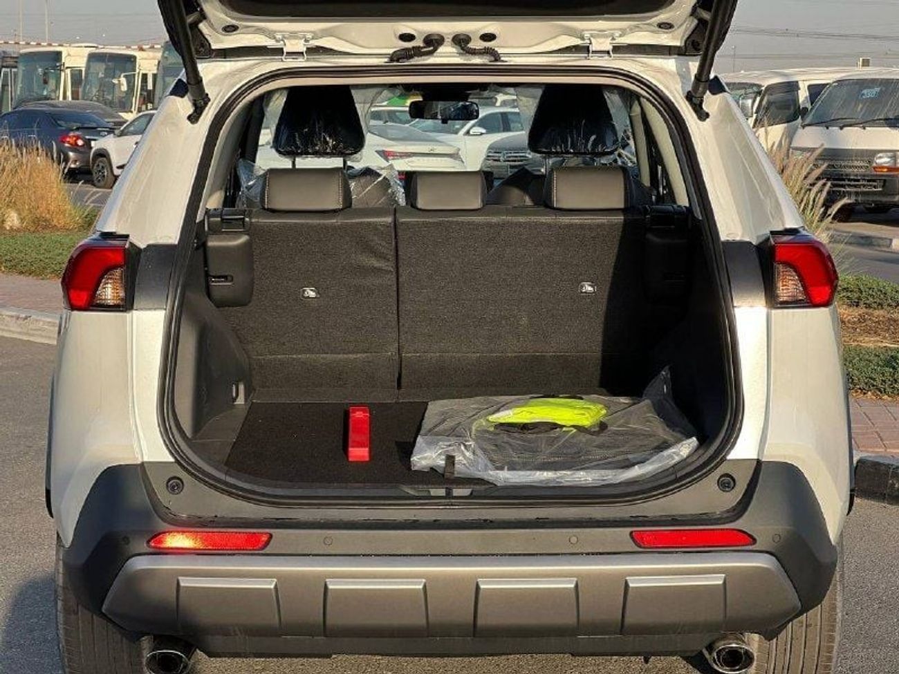 تويوتا راف ٤ 2.0L PTR A/T // 2025 // FULL OPTION WITH 360 CAMERA , RADAR , WIRELESS CHARGE //SPECIAL OFFER // BY