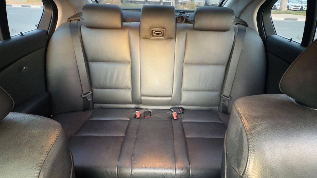بي أم دبليو 530i 2006 BMW 530i SEDAN | 3.0L PETROL ENGINE | LHD | AUTOMATIC TRANSMISSION | 2WD | LEATHER SEATS | SUNR
