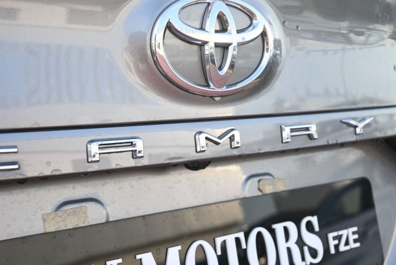 تويوتا كامري تويوتا كامري SE 2.5 لتر بنزين ، سيدان ، دفع أمامي ، 4 أبواب ، مثبت سرعة ، فتحة سقف ، مقاعد كهربائية