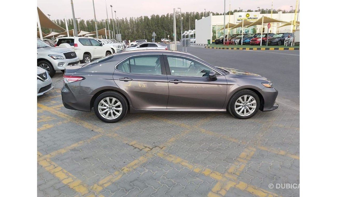 Toyota Camry LE   -  new shape   like brand new