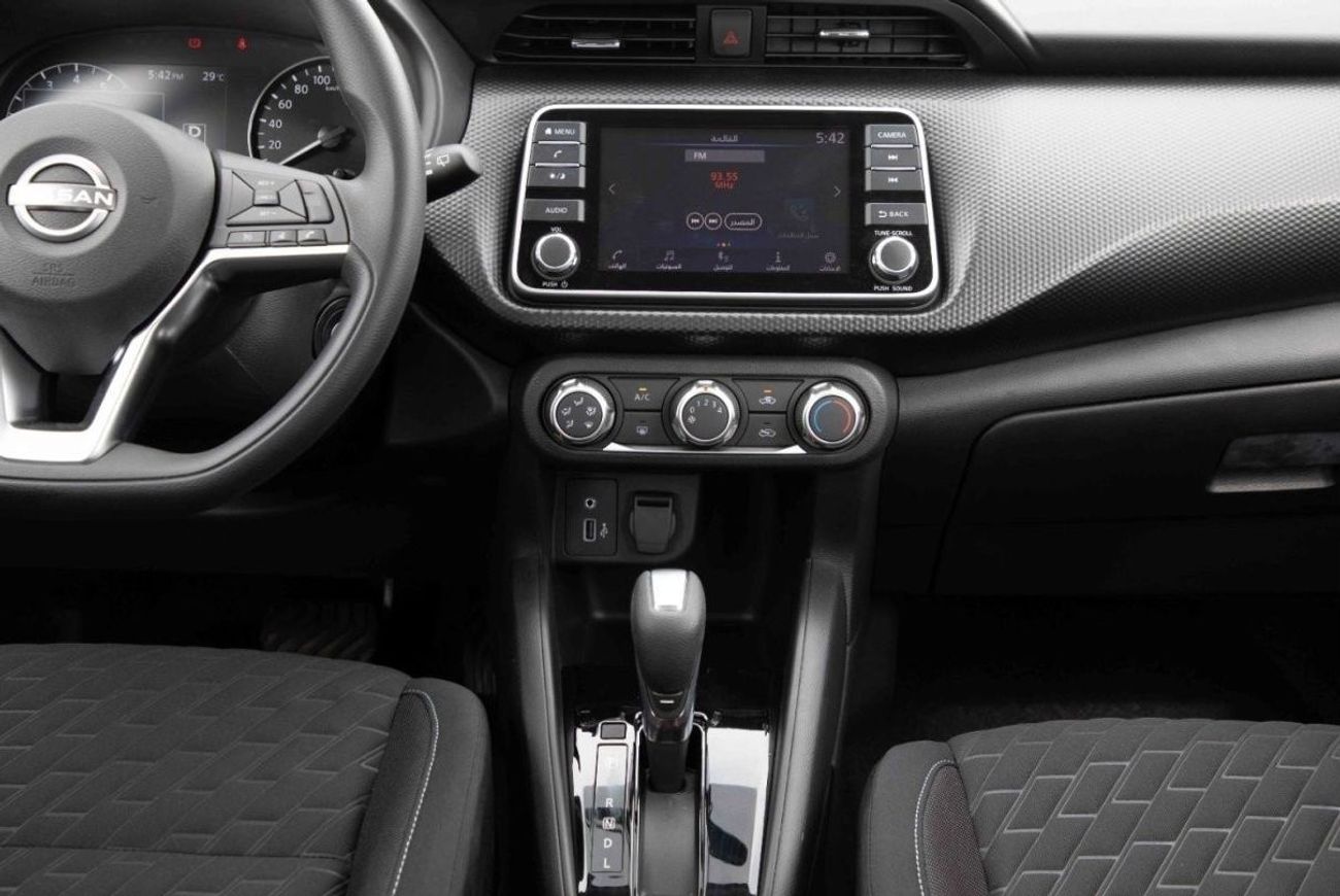 Nissan Kicks 2024 Nissan Kicks 1.6 SV - White Body & Black Roof Inside Black | Export Only