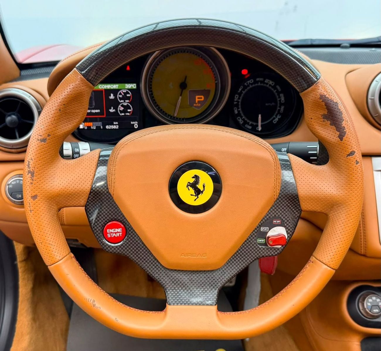 فيراري كاليفورنيا 2013 Ferrari California Convertible, Full Service History, Carbon Fiber Interior, Fully Loaded, GCC