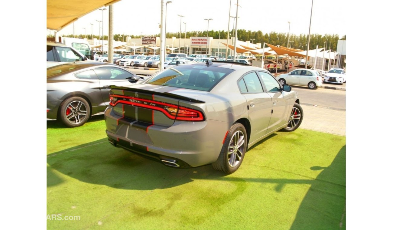 Dodge Charger SXT Plus The base engine is a 3.6-liter V6 with 292 horsepower and 352 Nm of torque. The engine is s