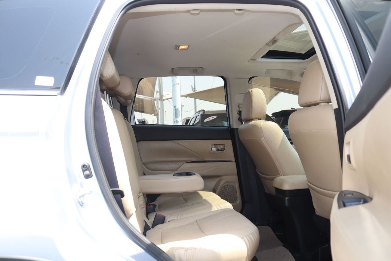 Mitsubishi Outlander GLS 3.0L Mitsubishi Outlander - 2016 - GCC - 4WD - Accident-Free - 6 (V) - 3.0L - Excellent Conditio