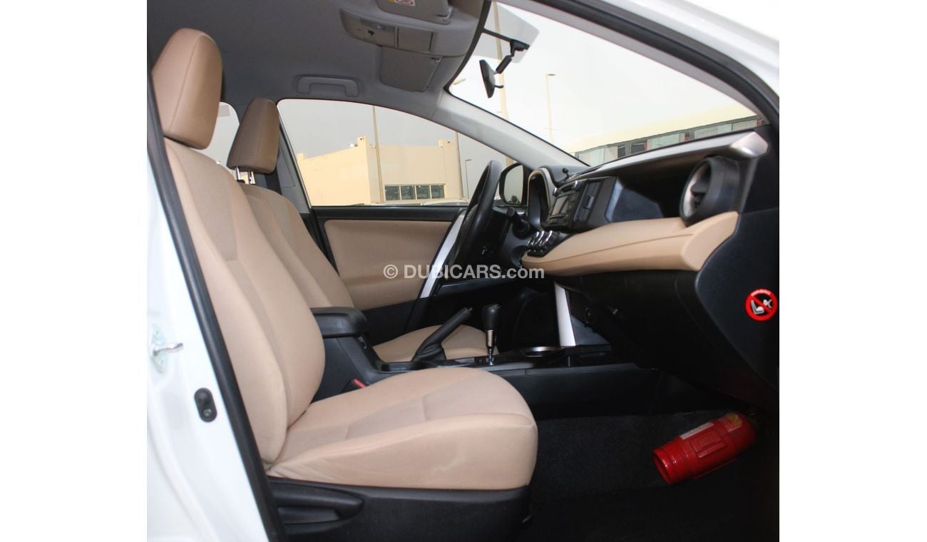 Toyota RAV4 EX TOYOTA RAV 4 WHITE 2017 GCC EXCELLENT CONDITION WITHOUT  ACCIDENT