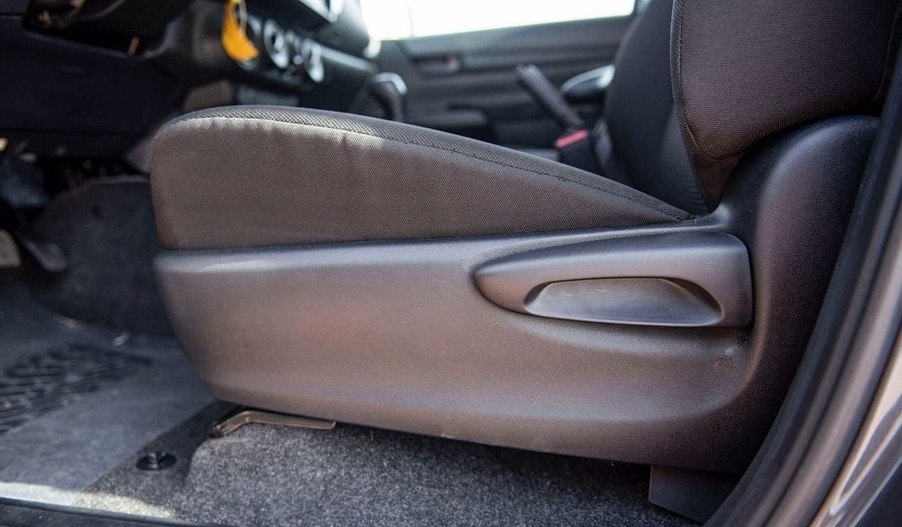 تويوتا هيلوكس TOYOTA HILUX 2.4L MID OPTION A/T MY2025 FOR EXPORT