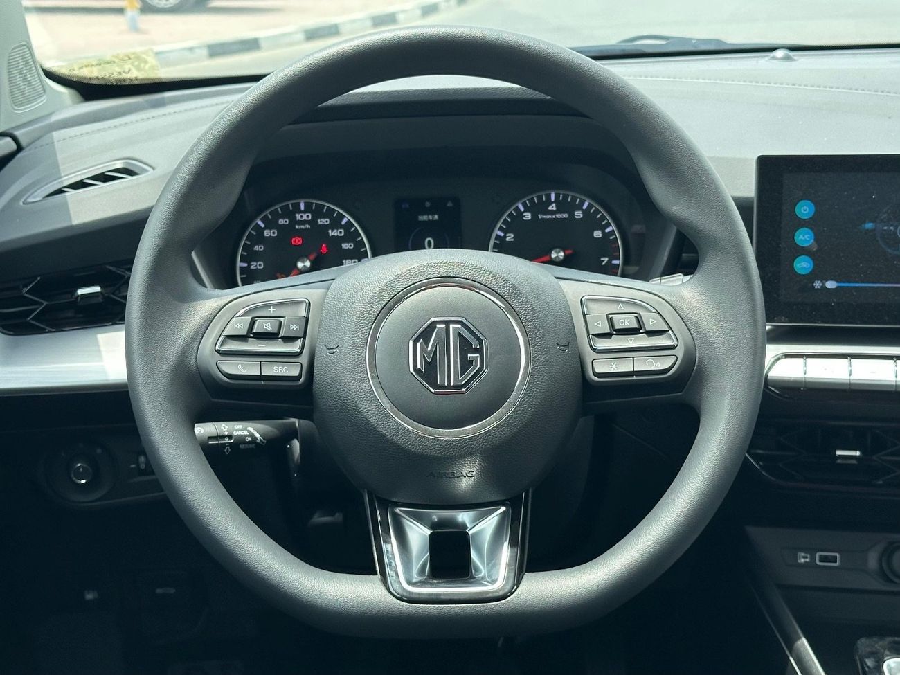 أم جي 5 2025 MG5 1.5L PETROL MANUAL TRANSMISSION FULL OPTION