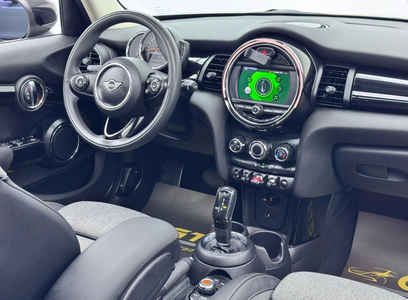 Mini Cooper Std 1.5L (4 Seater) 2020 Mini Cooper, Warranty, 2025 Mini Service Pack, Low Kms, GCC