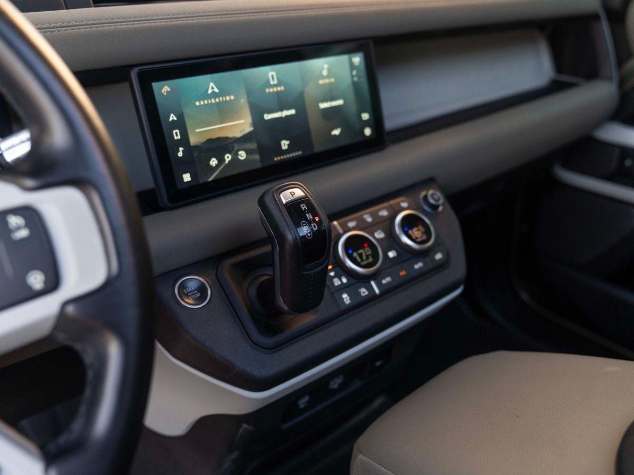 Land Rover Defender P400 90 First Edition 3.0L (6 Seater)