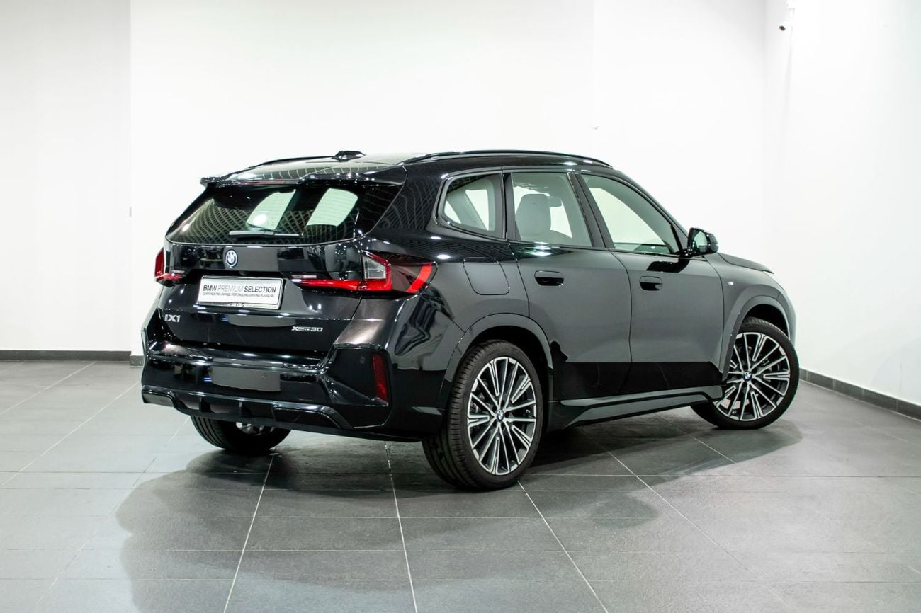 بي أم دبليو iX1 XDRIVE30 LUXURY M SPORT PACKAGE