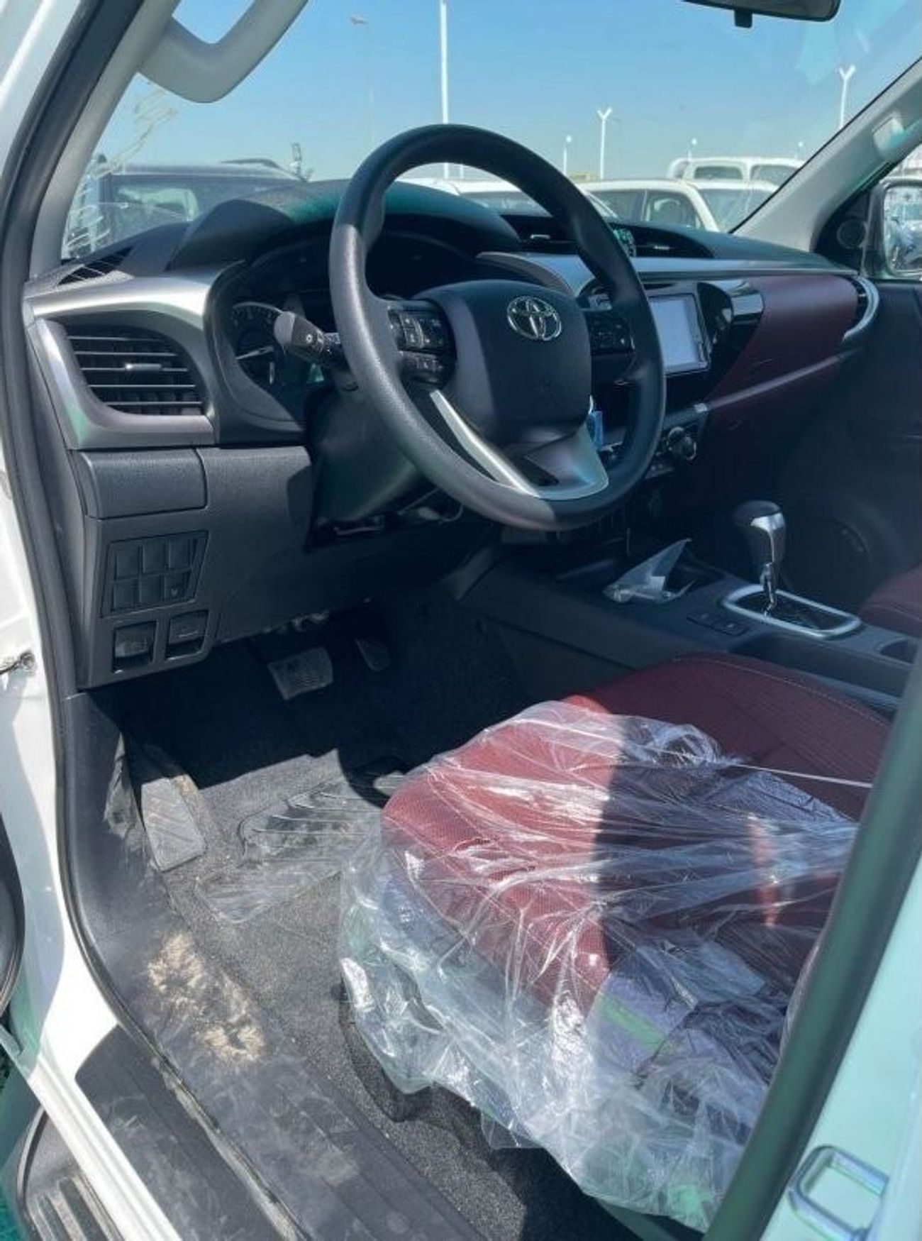 Toyota Hilux 2024 TOYOTA HILUX 2.7L petrol  automatic  4x4 full option   with bush start