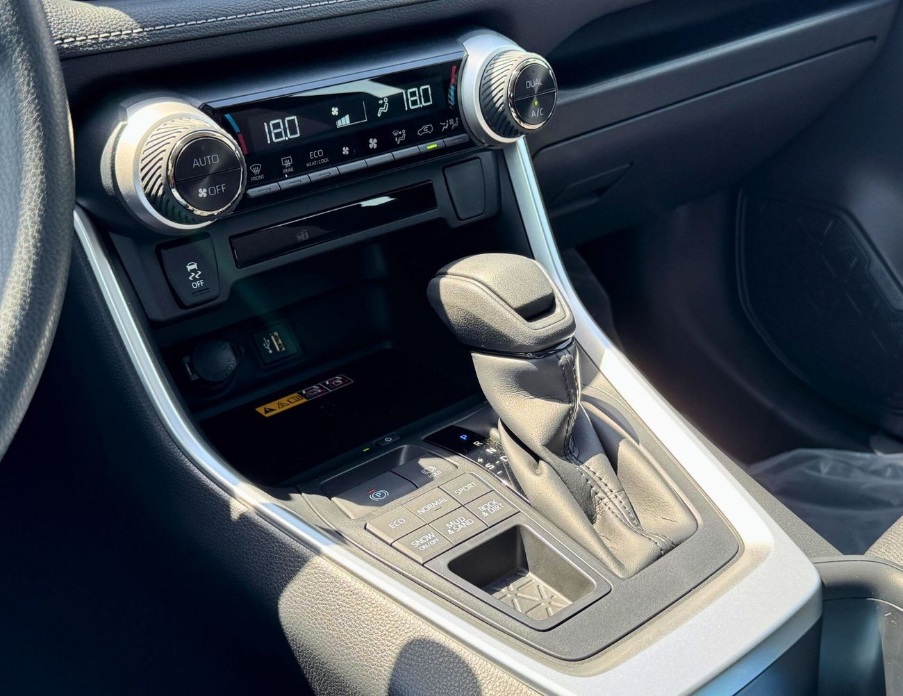 Toyota RAV4 EURO 6 / Full Option / 2.5L With Sunroof / 4WD CODE # RAVPH