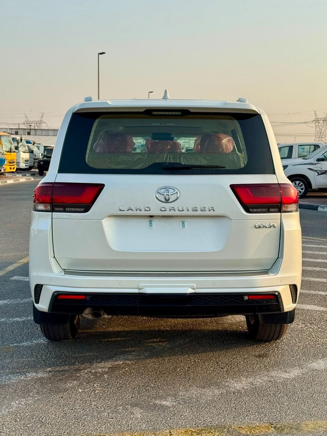 Toyota Land Cruiser 4.0L FULL GXR WITH RADAR