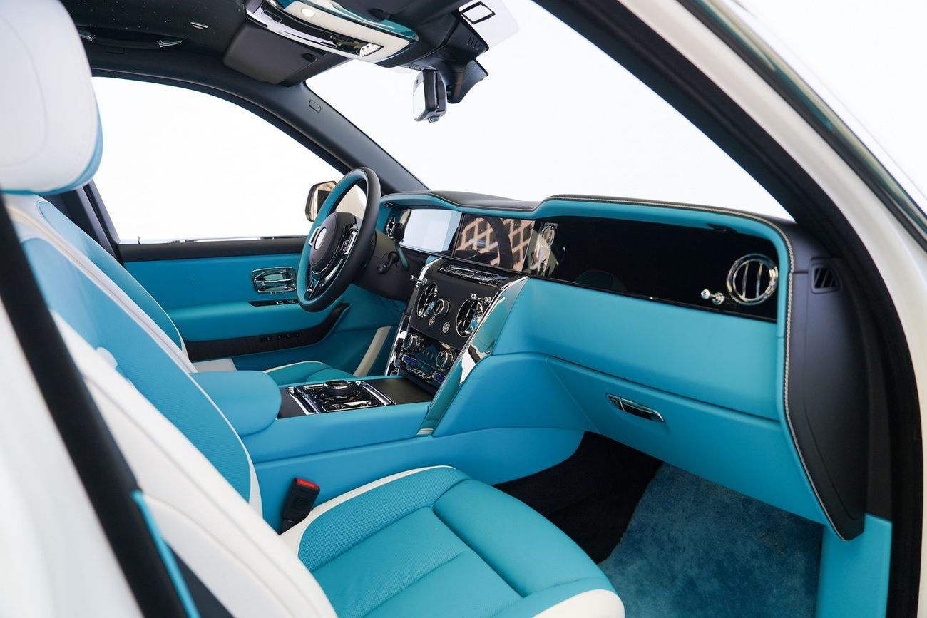 Rolls-Royce Cullinan SILVER BADGE