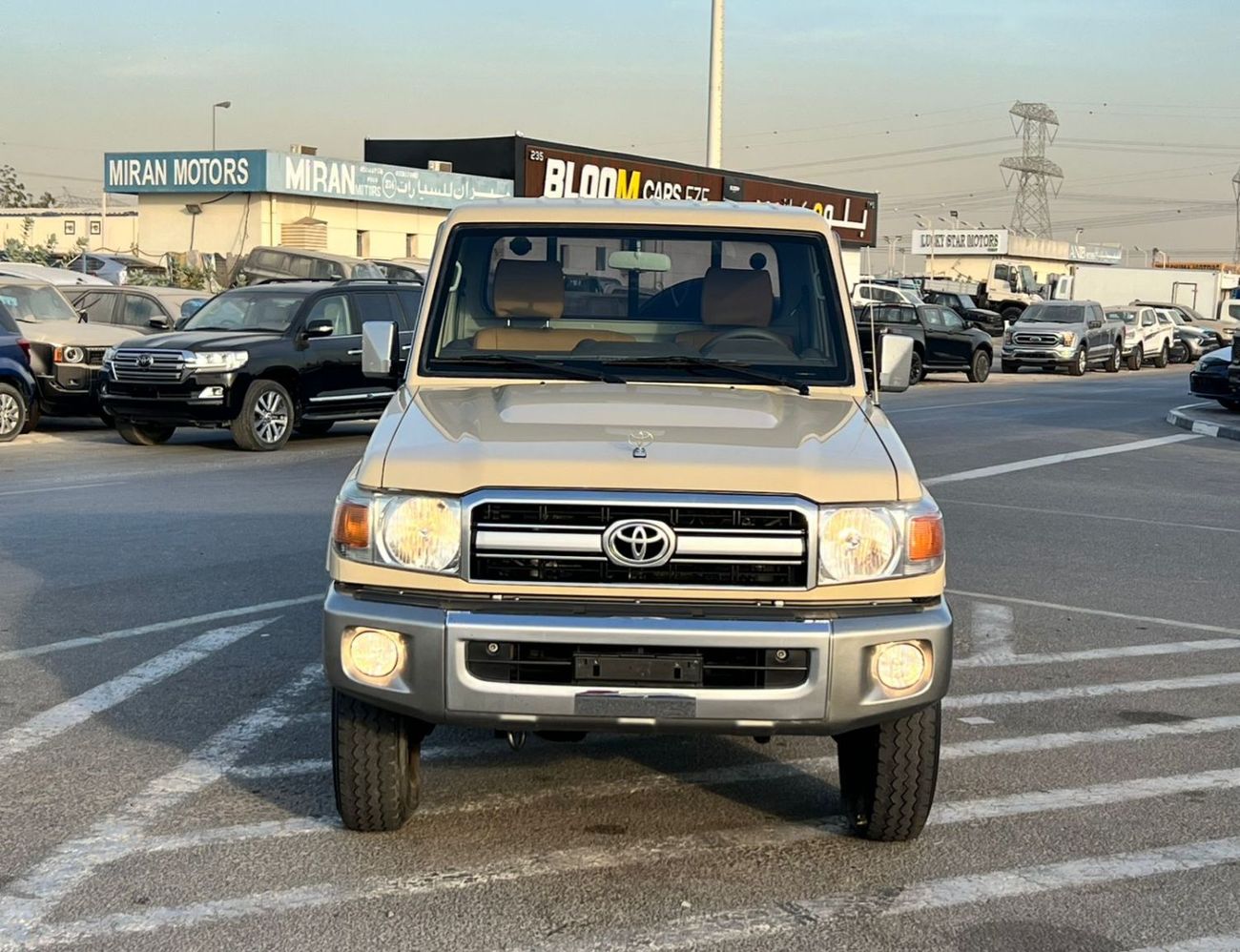 تويوتا لاند كروزر بيك آب 2018 Toyota Land Cruiser Pick up - Single Cabin - 4.0L V6 - AWD 4x4 - Patrol Manual - GCC Specs- Ful