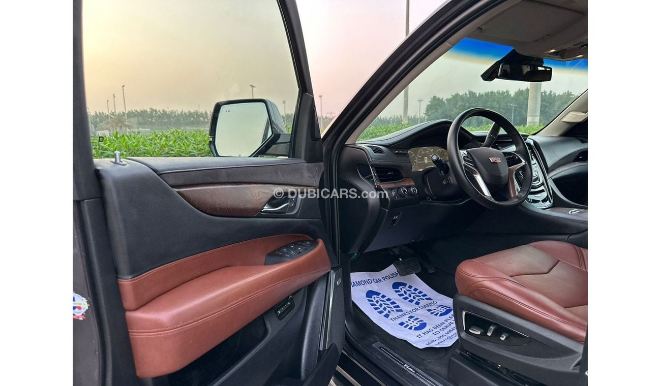Cadillac Escalade Escalade ESV Platinum 2015 GCC // 2keys // Accident free // Perfect condition