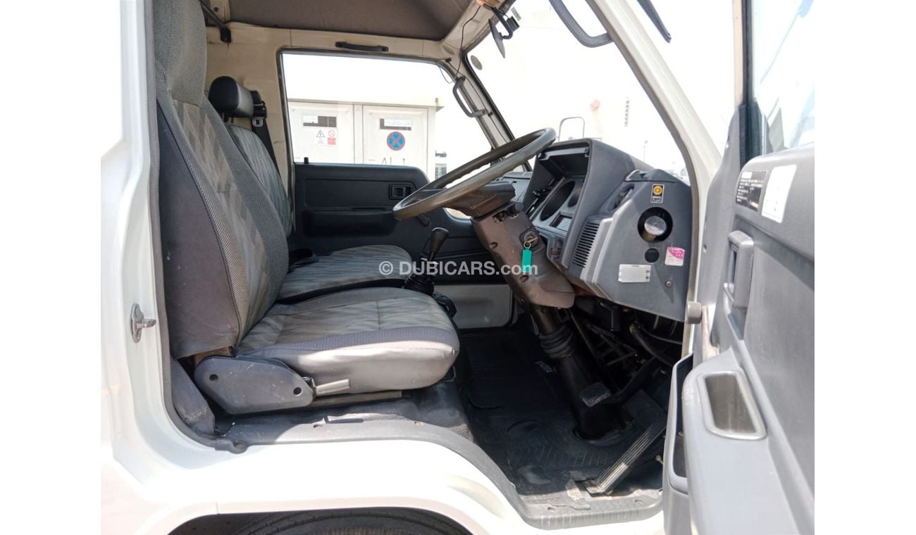 Toyota Dyna TOYOTA DYNA VAN RIGHT HAND DRIVE (PM1295)