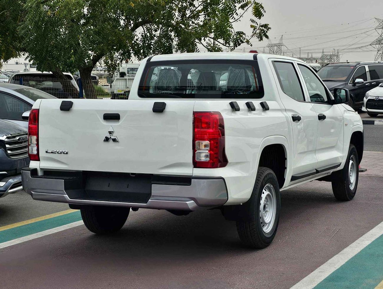 Mitsubishi L200 2.4L V4 Diesel, Quantity Available, Price Negotiable for Quantity Buyers (CODE # L2DDMB)