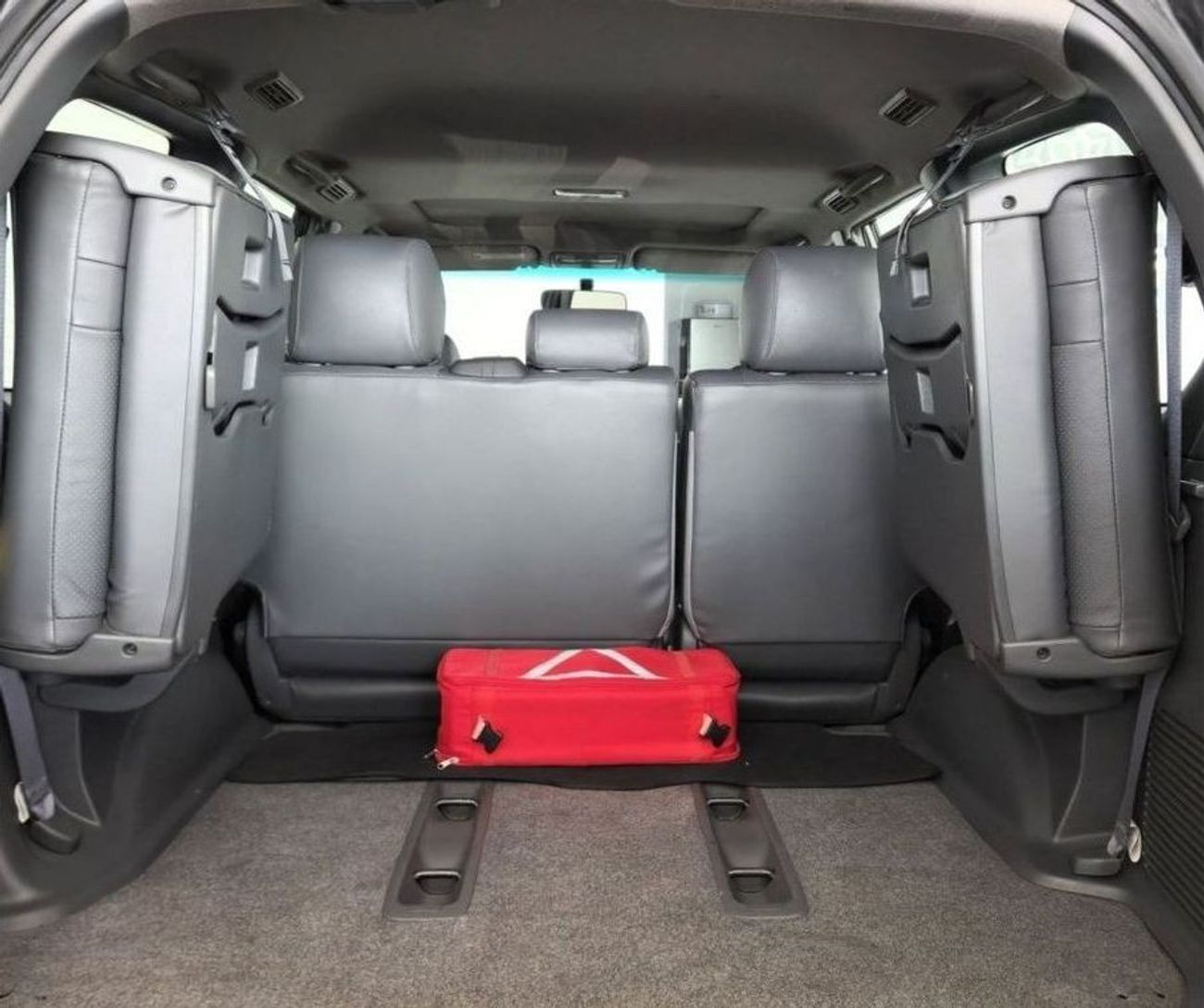 Toyota Prado VX LIMITED V6 4.0L-6CYL - FULL OPTION - ORIGINAL CONDITION - COMPLETE AGENCY MAINTAINED AL FUTTAIM