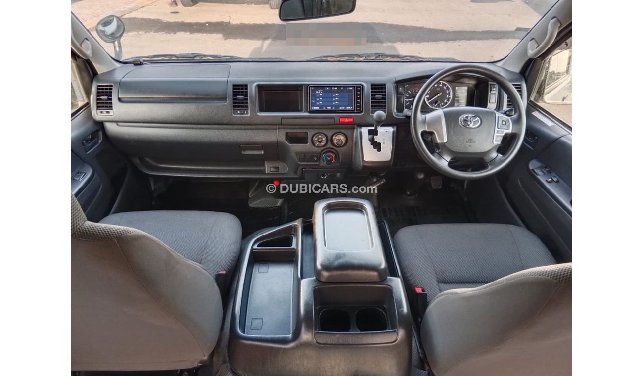 Toyota Hiace TOYOTA HIACE VAN RIGHT HAND DRIVE(PM02295)